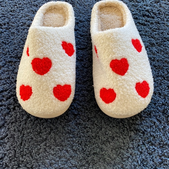 Nordic Peace Fluffy Heart Slippers Size 9W - Picture 3 of 4